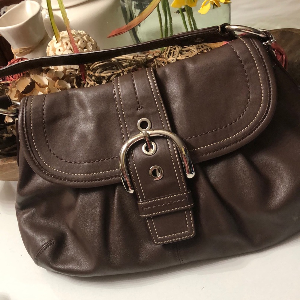 Coach Legacy Shoulder Purse Leather 💕